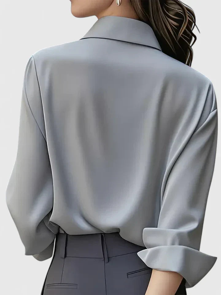 Adelaide | Blusa satinata con colletto e bottoni nascosti