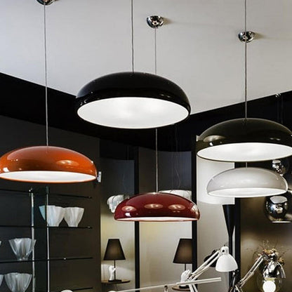 Lampada a sospensione a cupola curva in metallo, nero bianco arancione rosso vino