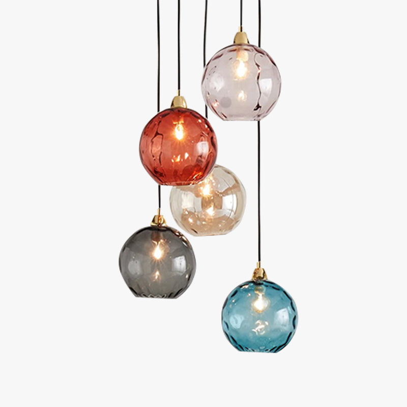 Lampada a sospensione a globo in vetro ondulato colorato con paralume testurizzato oro