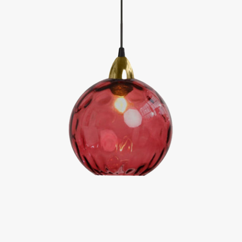 Lampada a sospensione a globo in vetro ondulato colorato con paralume testurizzato oro