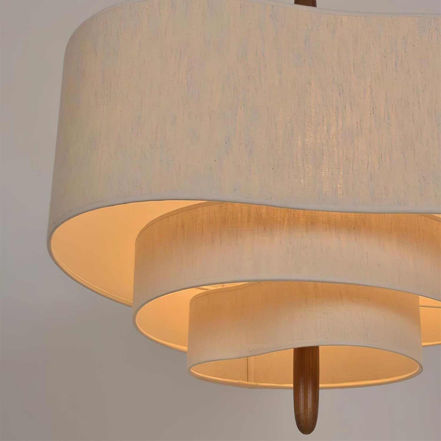 Lampada a sospensione a tamburo in tessuto verde con dettagli in legno, stile scandinavo