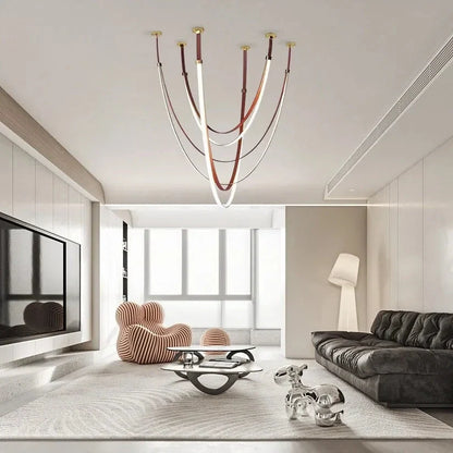 Lampada a sospensione Beza in pelle con LED dimmerabile, design moderno scultoreo