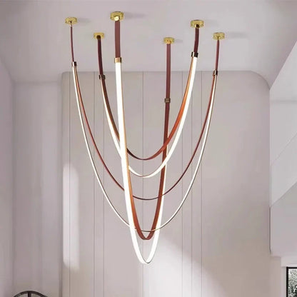 Lampada a sospensione Beza in pelle con LED dimmerabile, design moderno scultoreo