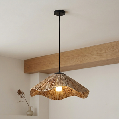 Lampada a sospensione boho in erba intrecciata naturale a forma di cappello di paglia