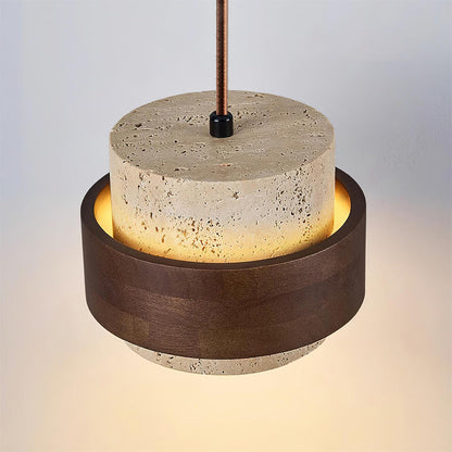 Lampada a sospensione cilindrica in travertino e legno noce japandi
