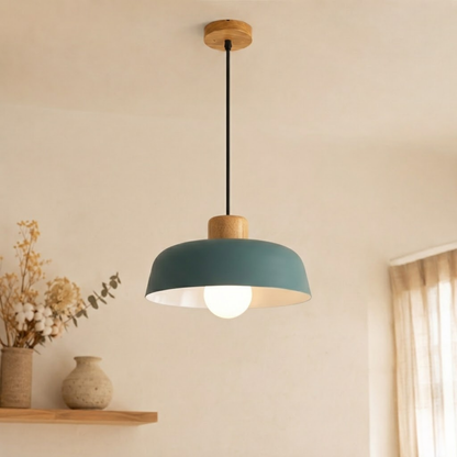 Lampada a sospensione grigia in ferro con dettagli in legno