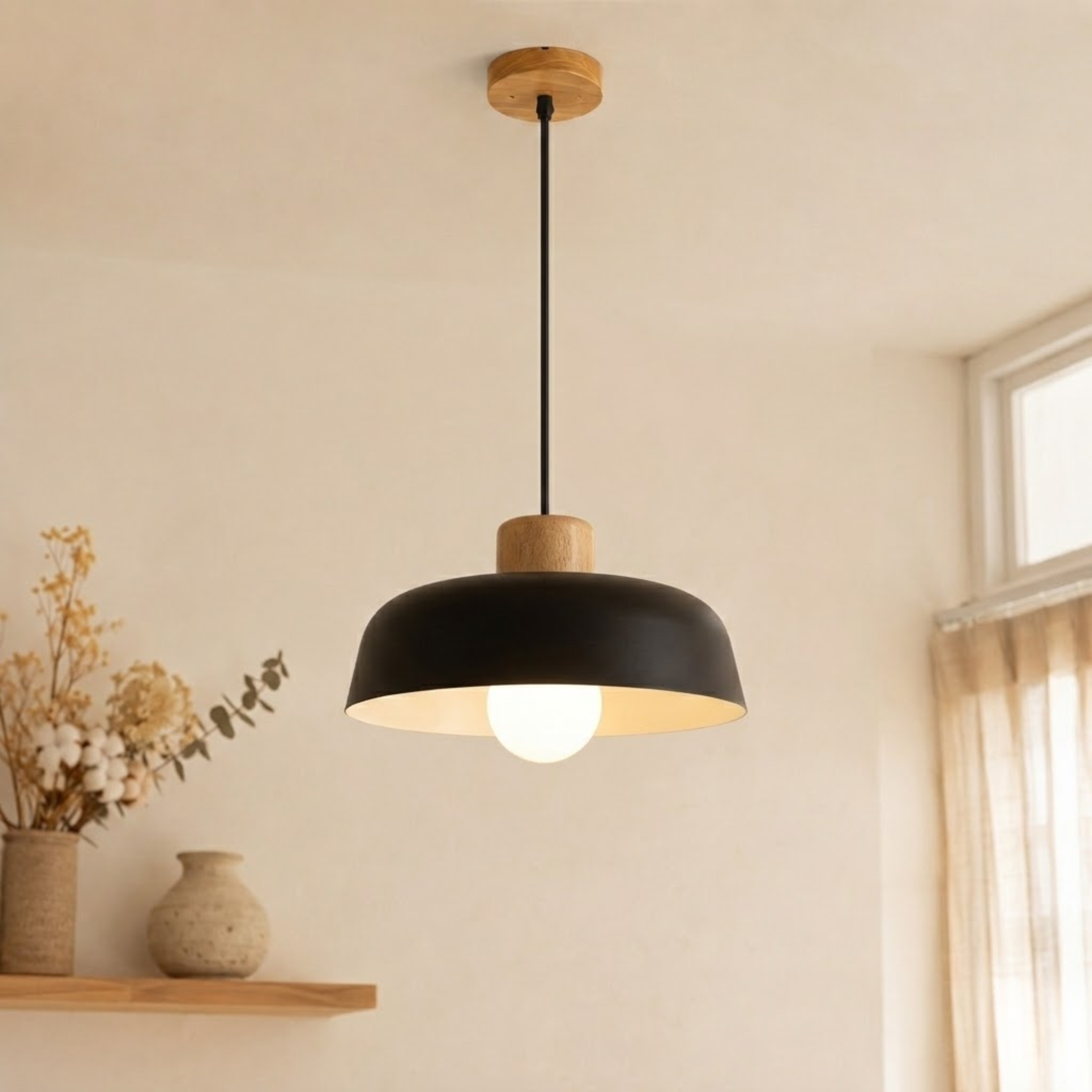 Lampada a sospensione grigia in ferro con dettagli in legno