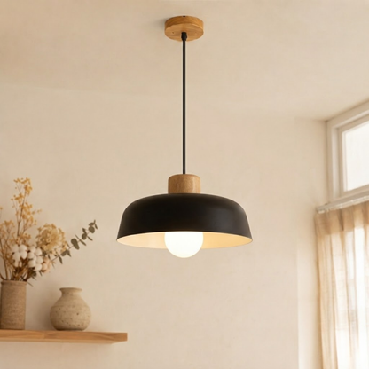 Lampada a sospensione grigia in ferro con dettagli in legno