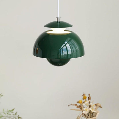 Lampada a sospensione in metallo con design ispirato al bocciolo