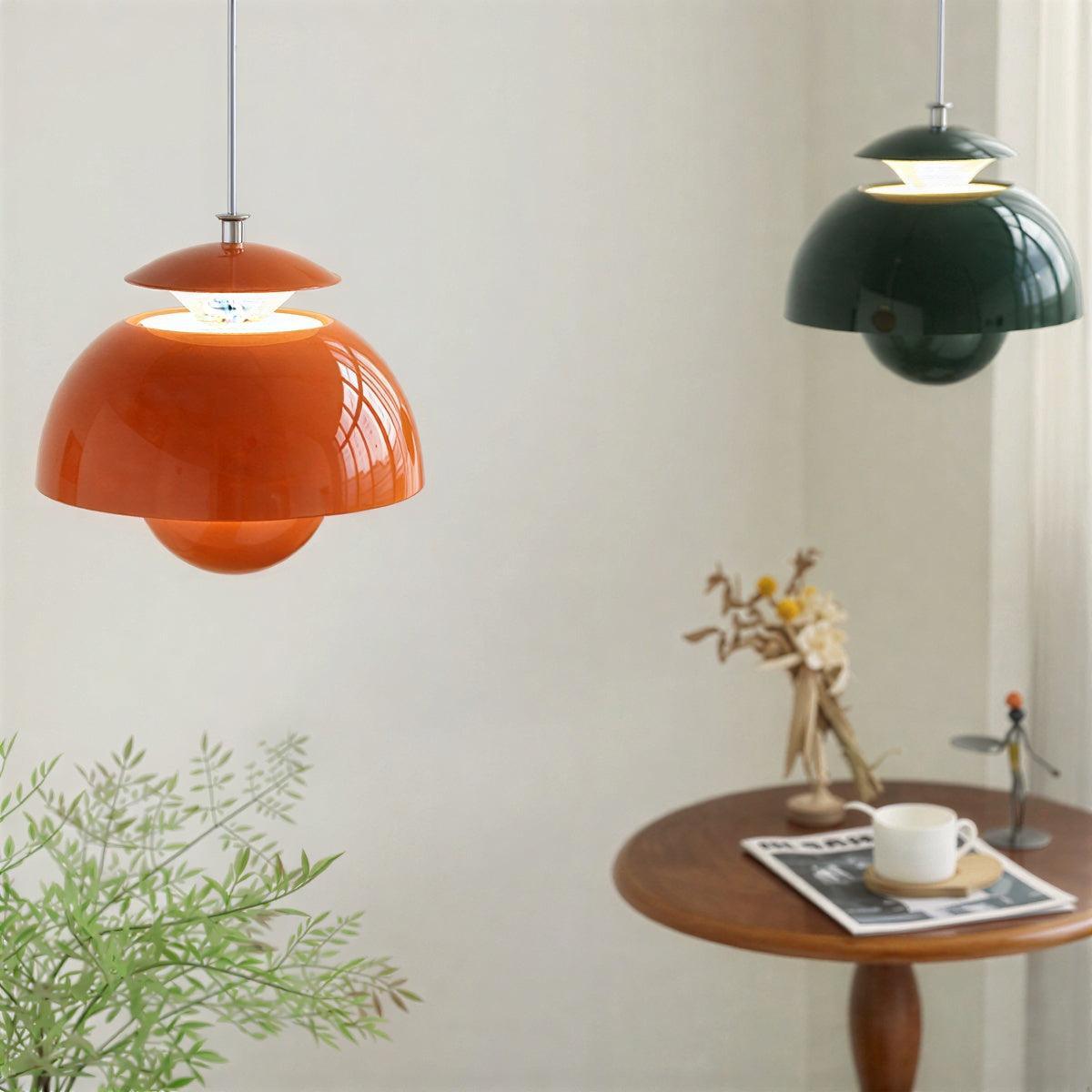 Lampada a sospensione in metallo con design ispirato al bocciolo