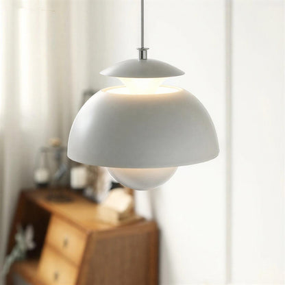 Lampada a sospensione in metallo con design ispirato al bocciolo