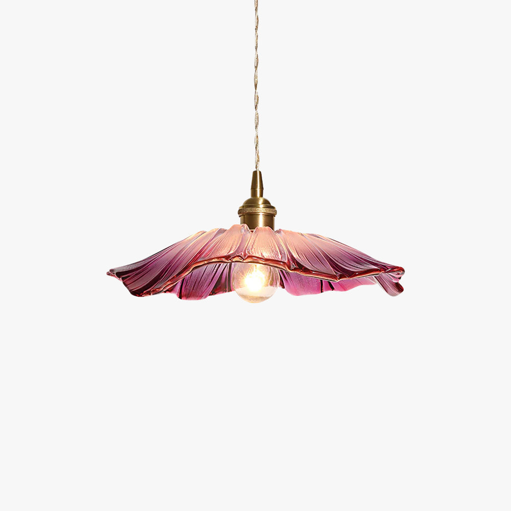 Lampada a sospensione in vetro a petali di fiore con paralume smerlato, ottone e vetro rosa vintage