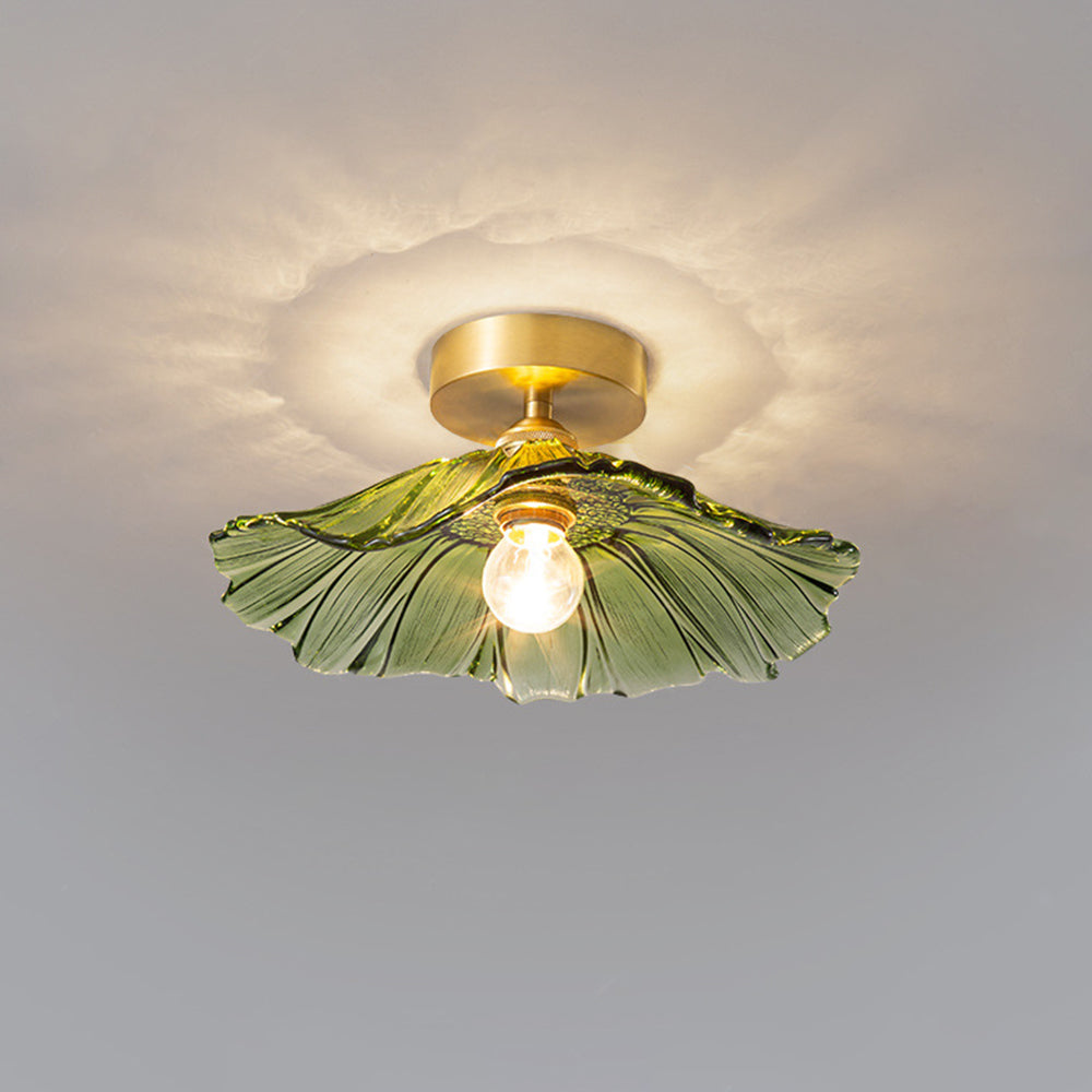 Lampada a sospensione in vetro a petali di fiore con paralume smerlato, ottone e vetro rosa vintage