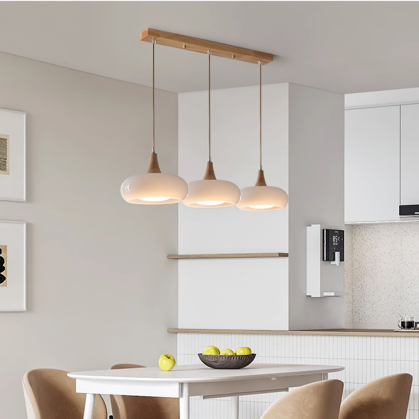 Lampada a sospensione in vetro ambra e legno mid century per isola cucina