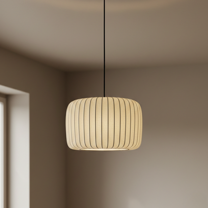 Lampada a sospensione japandi cilindrica in tessuto plissettato color crema