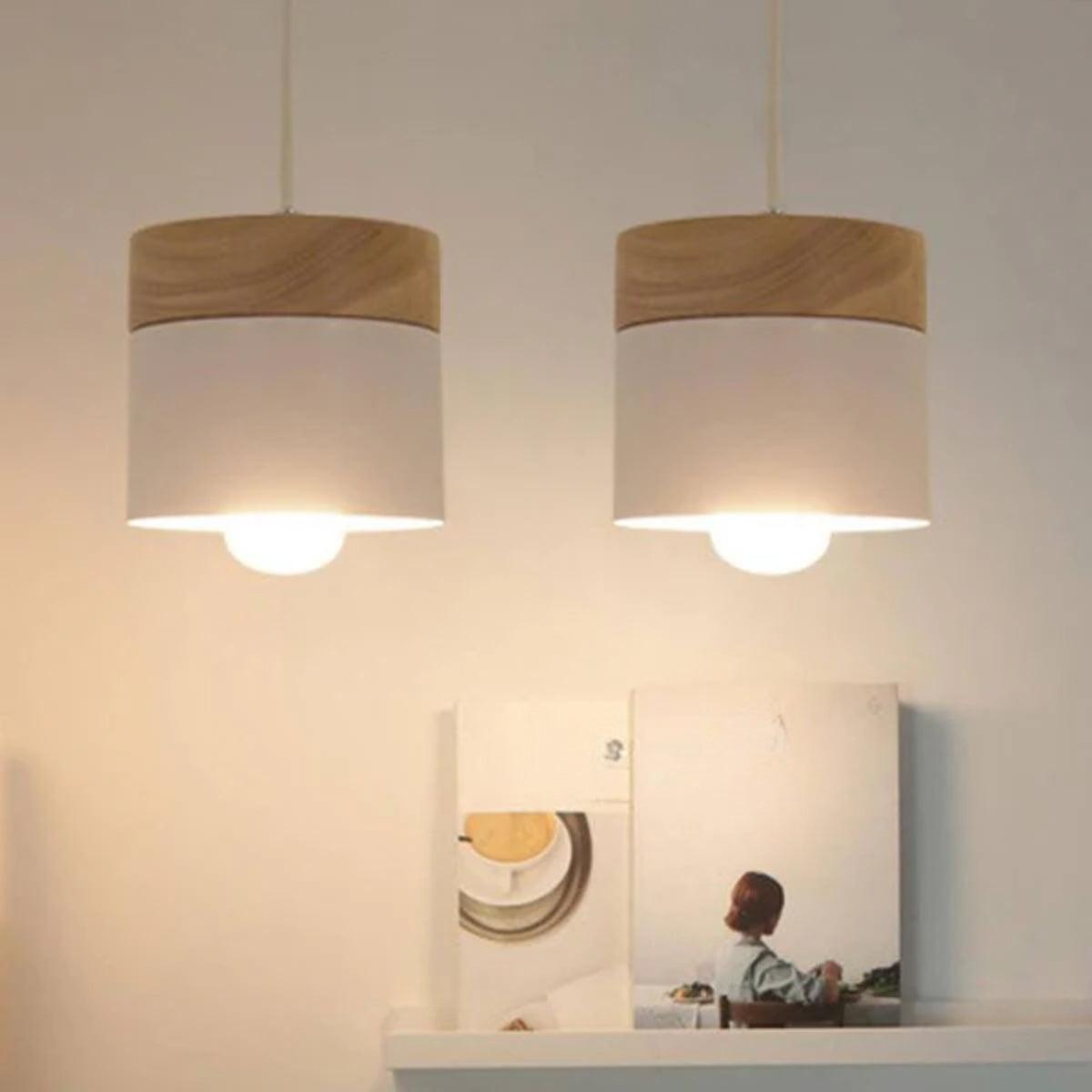 Lampada a sospensione moderna con base minimalista in legno