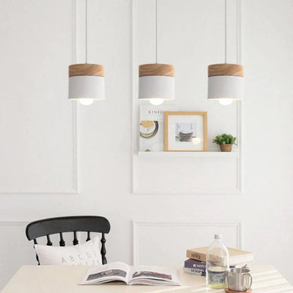 Lampada a sospensione moderna con base minimalista in legno