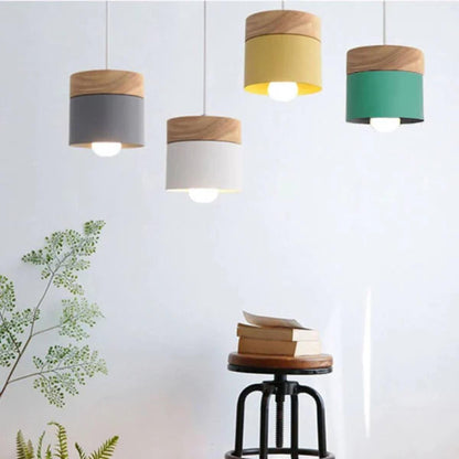 Lampada a sospensione moderna con base minimalista in legno