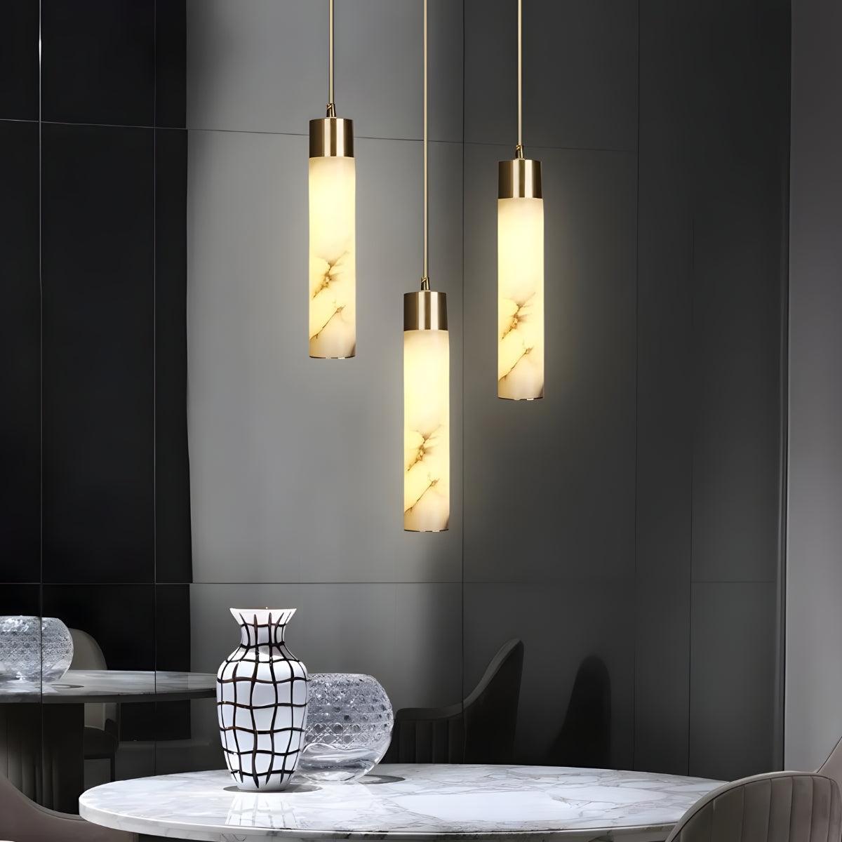 Lampada a sospensione moderna in alabastro con base in ottone