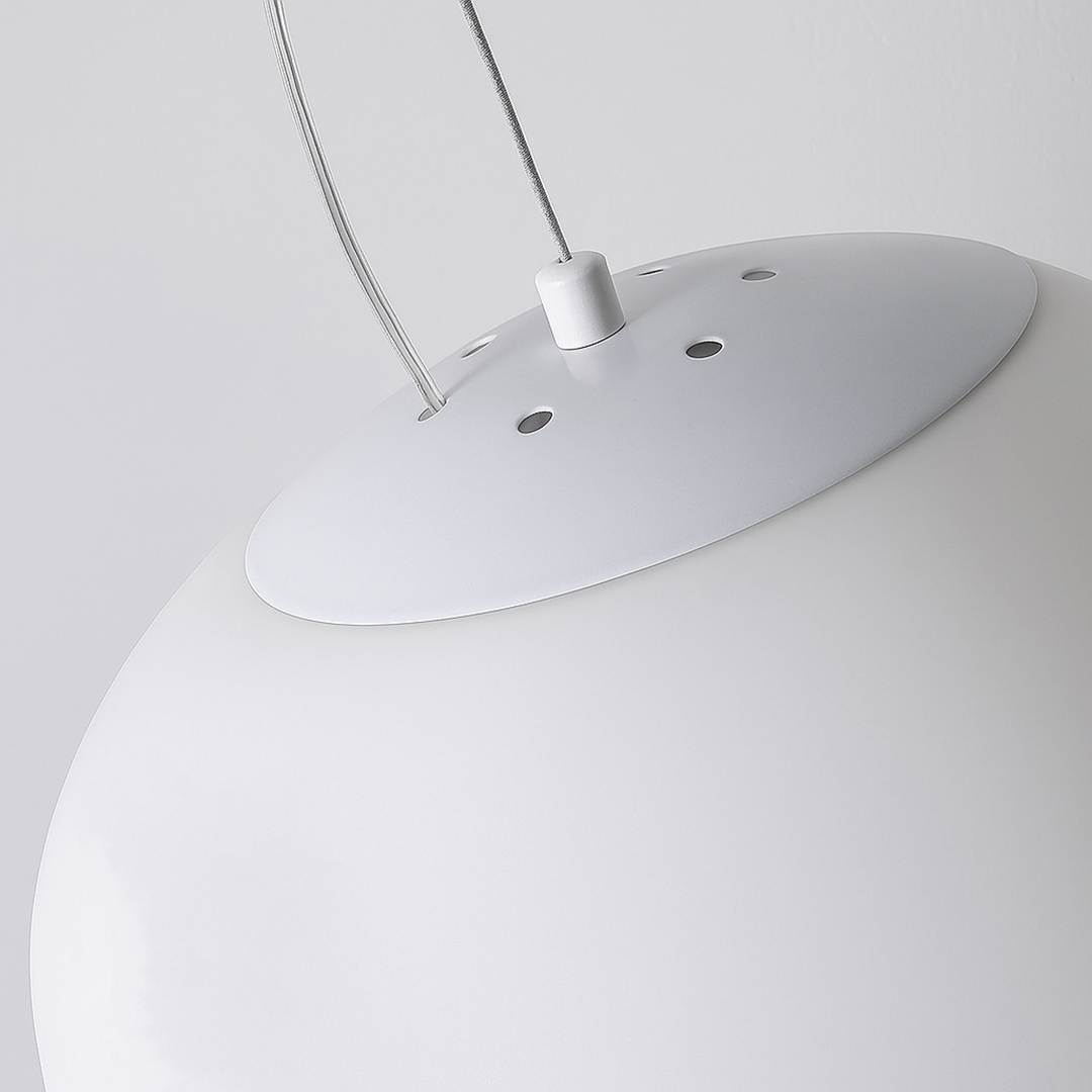 Lampada a sospensione sferica in metallo dal design geometrico