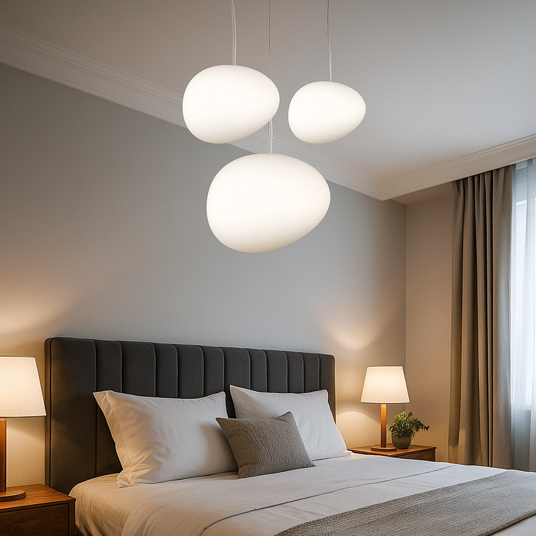 Lampada a sospensione sferica in metallo dal design geometrico