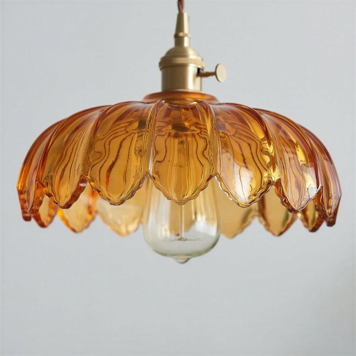 Lampada a sospensione vintage in vetro con paralume floreale e luce soffusa