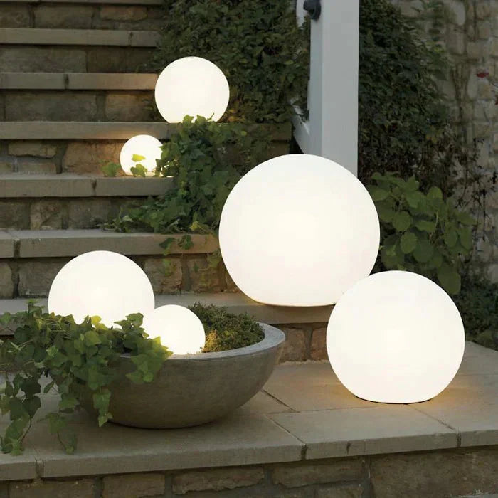 Lampada da giardino LED ricaricabile a sfera in PE, moderna