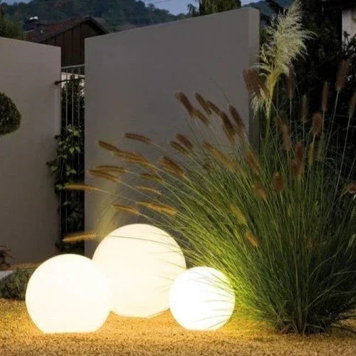 Lampada da giardino LED ricaricabile a sfera in PE, moderna