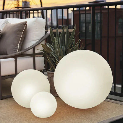 Lampada da giardino LED ricaricabile a sfera in PE, moderna