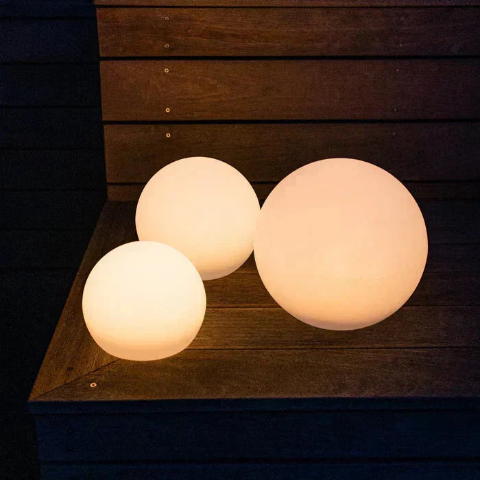 Lampada da giardino LED ricaricabile a sfera in PE, moderna