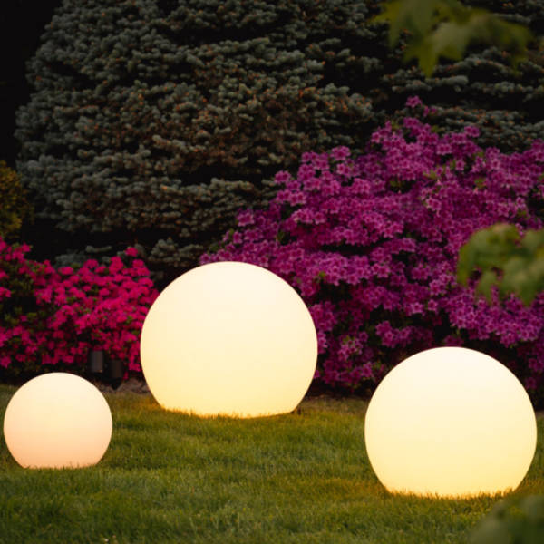 Lampada da giardino LED ricaricabile a sfera in PE, moderna