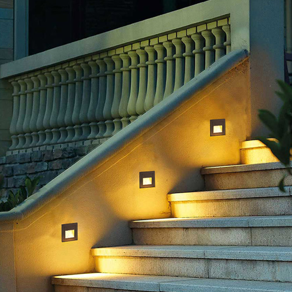 Lampada da giardino quadrata in metallo per gradini e pedane