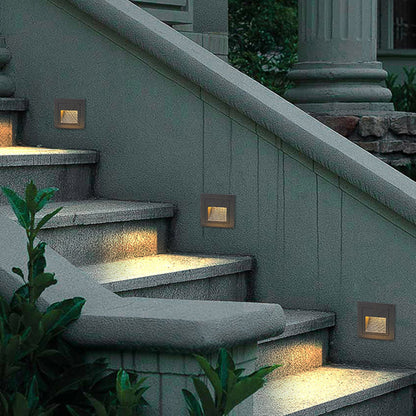 Lampada da giardino quadrata in metallo per gradini e pedane