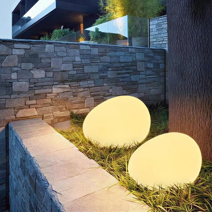 Lampada da giardino solare a forma di pietra per vialetti e aiuole