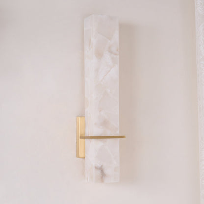 Lampada da parete in alabastro bianco e metallo, applique moderna cuboide