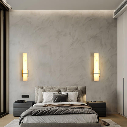 Lampada da parete in alabastro bianco e metallo, applique moderna cuboide