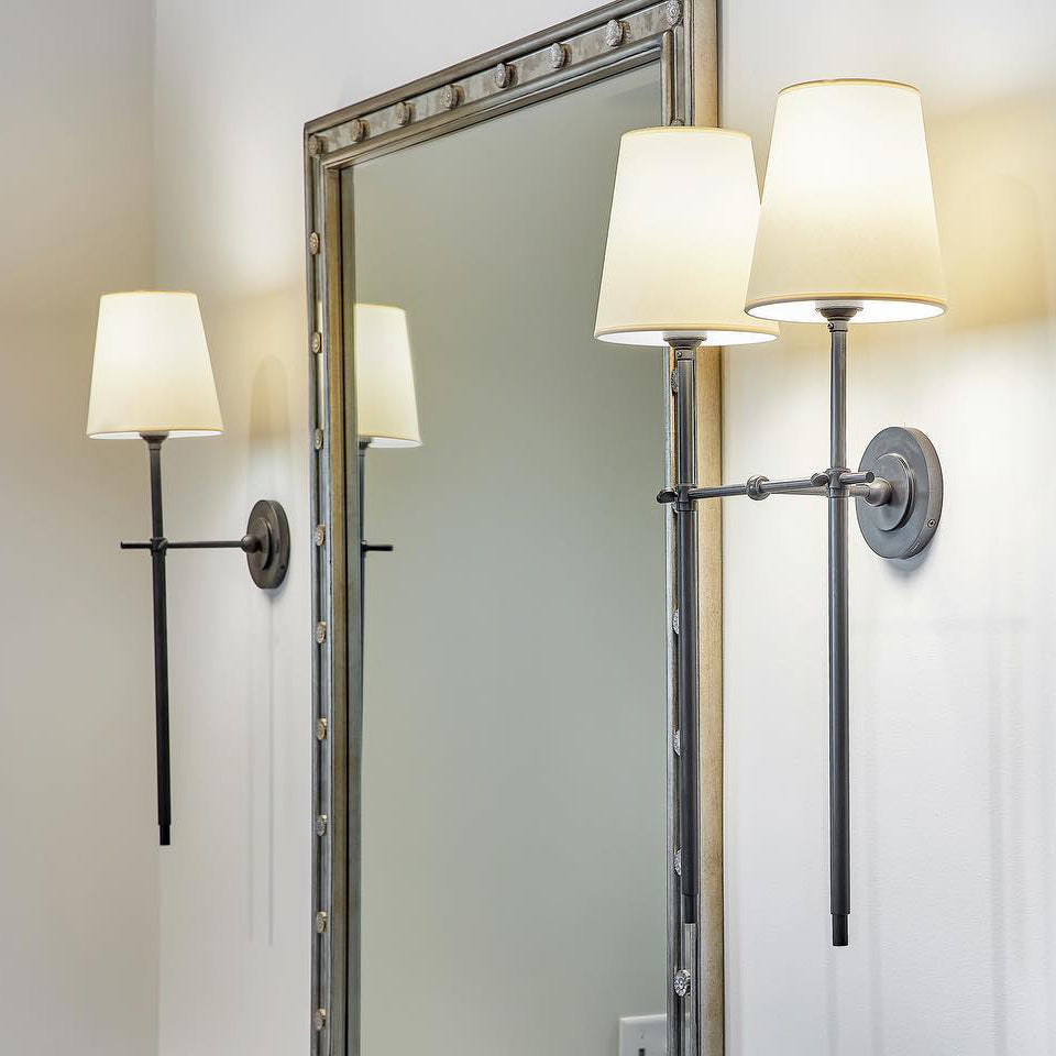 Lampada da parete in ottone con paralume conico in tessuto, applique per camera da letto