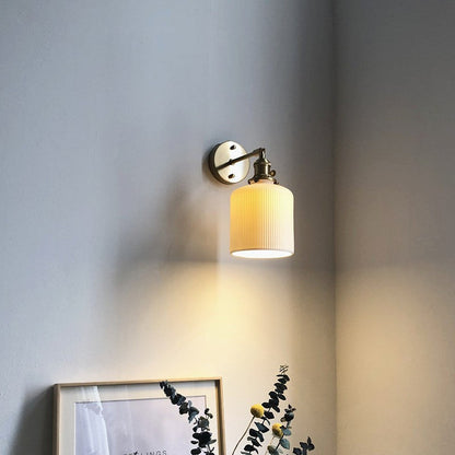 Lampada da parete in rame con paralume rigato sospeso japandi per comodino