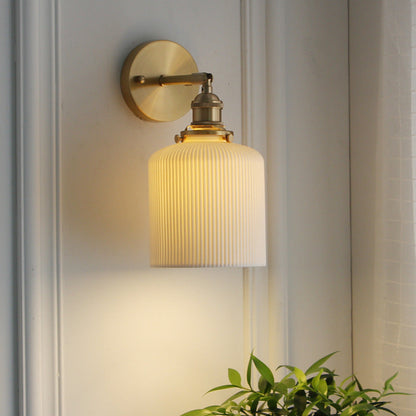 Lampada da parete in rame con paralume rigato sospeso japandi per comodino