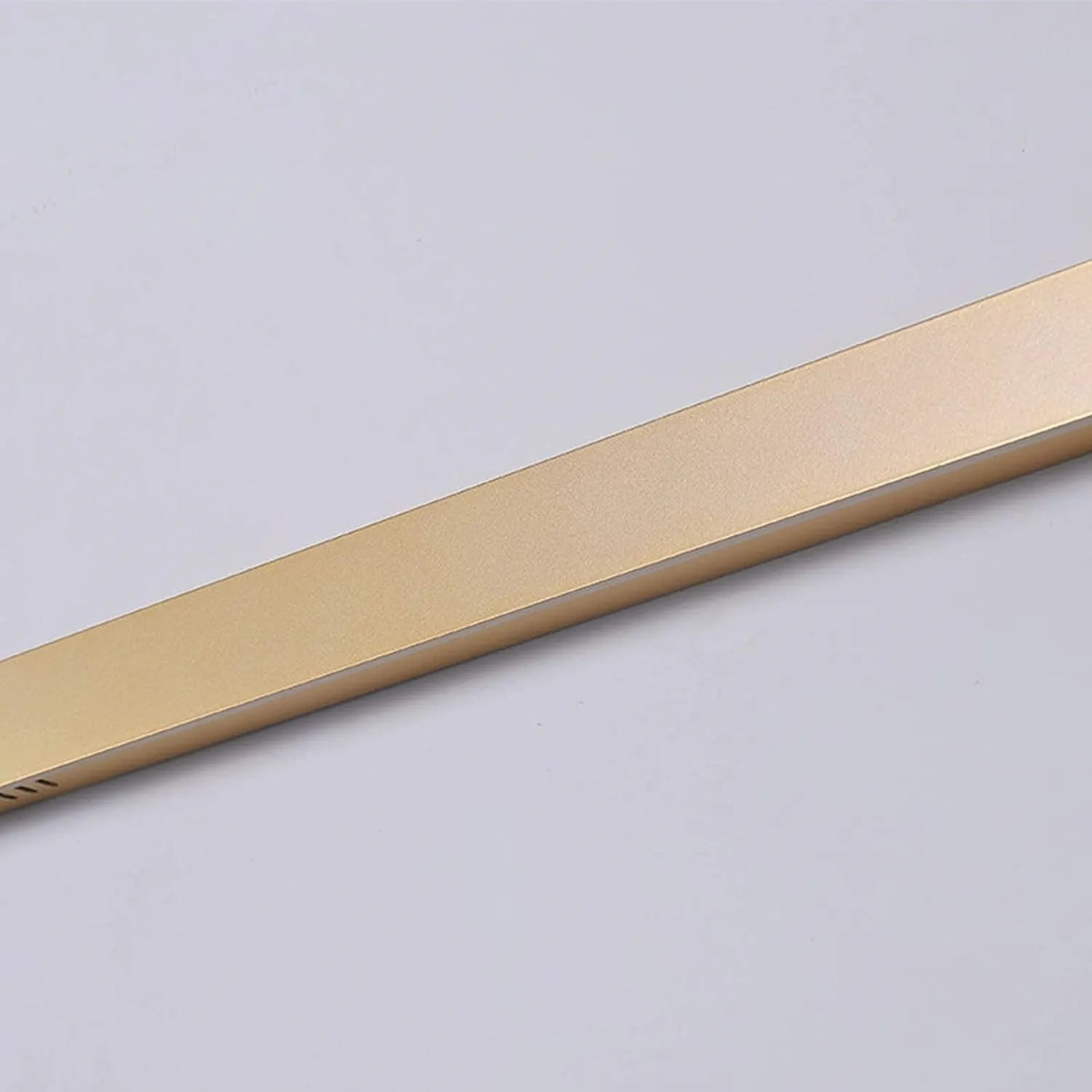Lampada da parete LED lineare minimalista in metallo, applique oro, nero e bianco