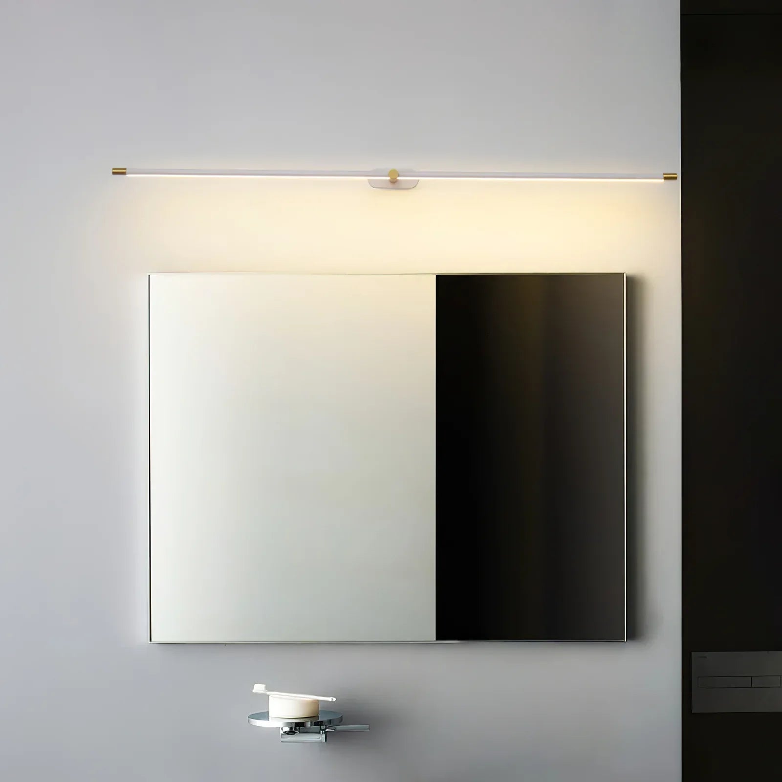 Lampada da parete LED lineare sottile minimalista in nero, oro e bianco