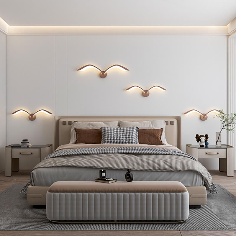Lampada da parete LED minimalista a forma di ali, marrone o bianca