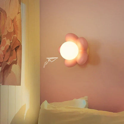 Lampada da parete LED moderna a forma di fiore in resina e metallo