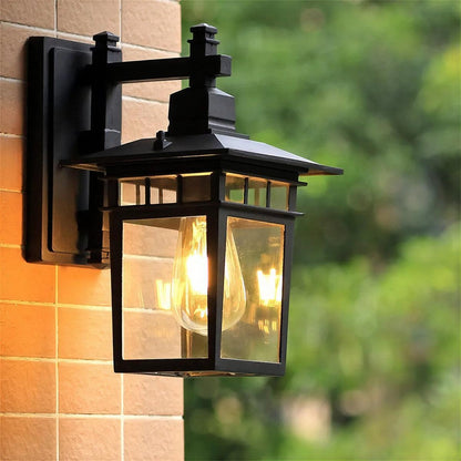 Lampada da parete per esterni a lanterna in metallo nero per portico e facciata