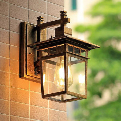 Lampada da parete per esterni a lanterna in metallo nero per portico e facciata