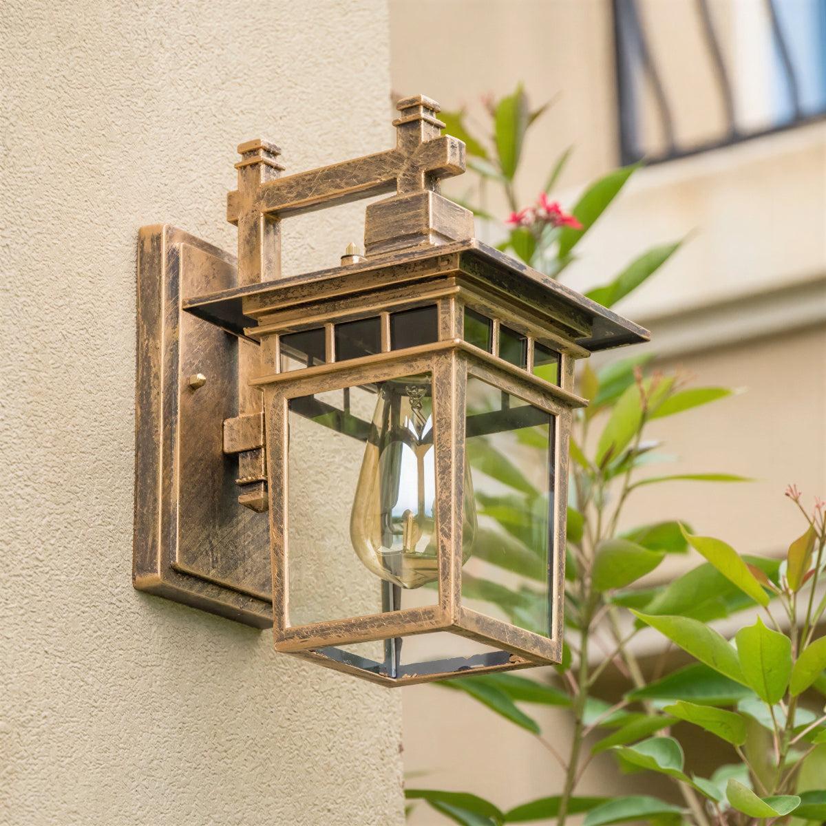 Lampada da parete per esterni a lanterna in metallo nero per portico e facciata