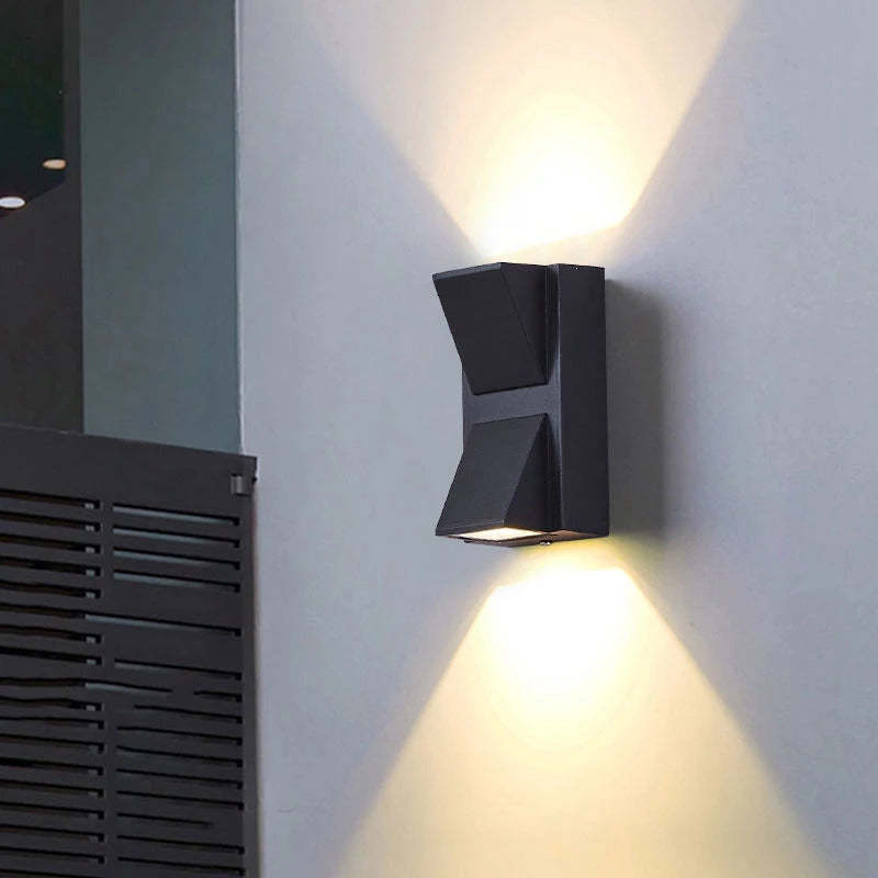 Lampada da parete per esterni a LED moderna in metallo nero