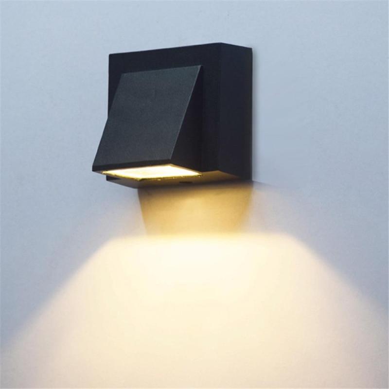 Lampada da parete per esterni a LED moderna in metallo nero