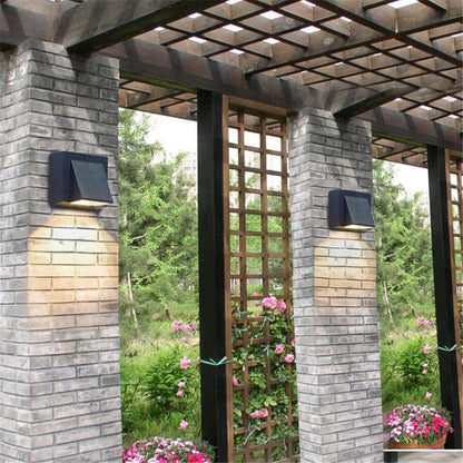 Lampada da parete per esterni a LED moderna in metallo nero