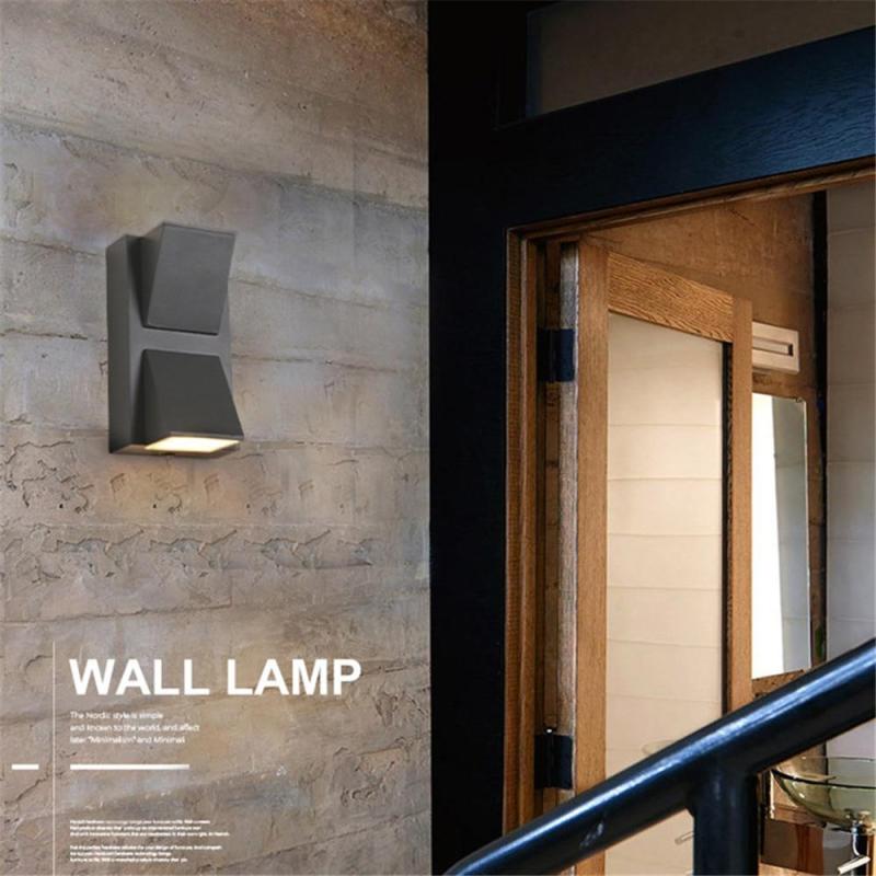 Lampada da parete per esterni a LED moderna in metallo nero